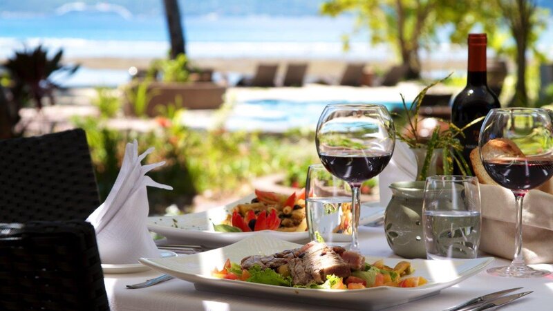 Seychellen-La-Digue-Le-Repaire-Boutique-Hotel-sfeerbeeld-lunch