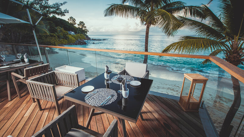 Seychellen-Mahe-Carana-Beach-Lorizon-Dinner-deck-set-up