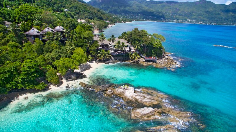 Seychellen-Mahe-Hilton-Northolme-Resort-&-Spa-luchtfoto-omgeving 4