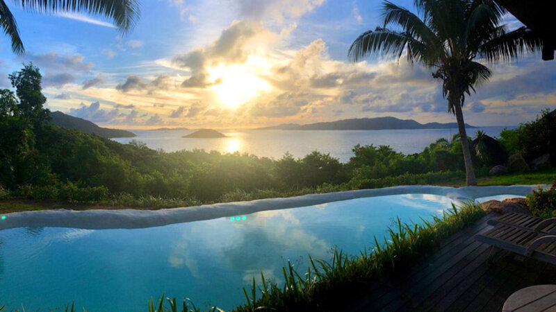 Seychellen-Praslin-Le-Chateau-De-Feuilles-Ocean-view-deluxe-suite-met-zwembad-zonsondergang-zwembad