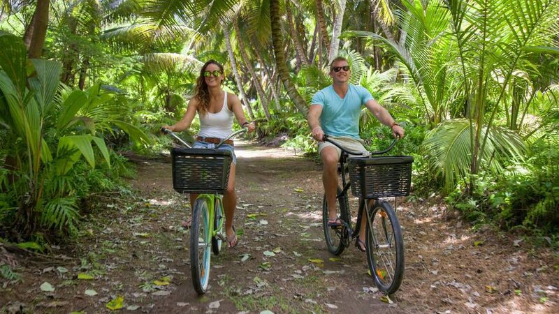 Seychellen-Private-eilanden-Alphonse-Island-koppel-fietsen