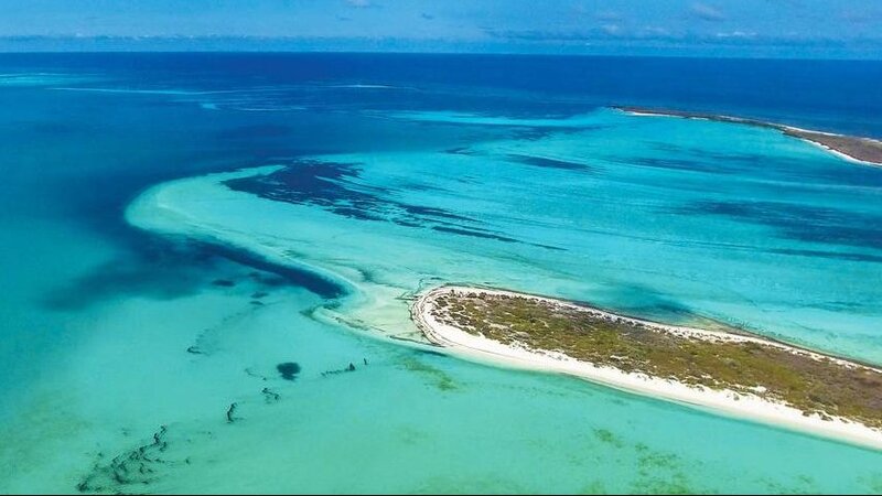 Seychellen-Private-eilanden-BlueSafari-Cosmo-Eco-Camp-luchtfoto-eiland