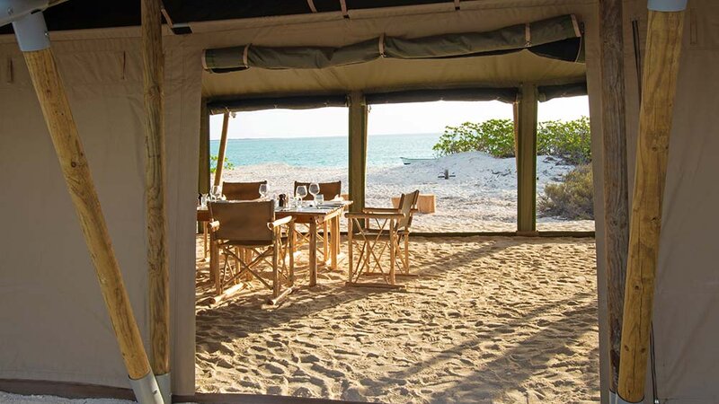 Seychellen-Private-eilanden-BlueSafari-Cosmo-Eco-Camp-restaurant-tent