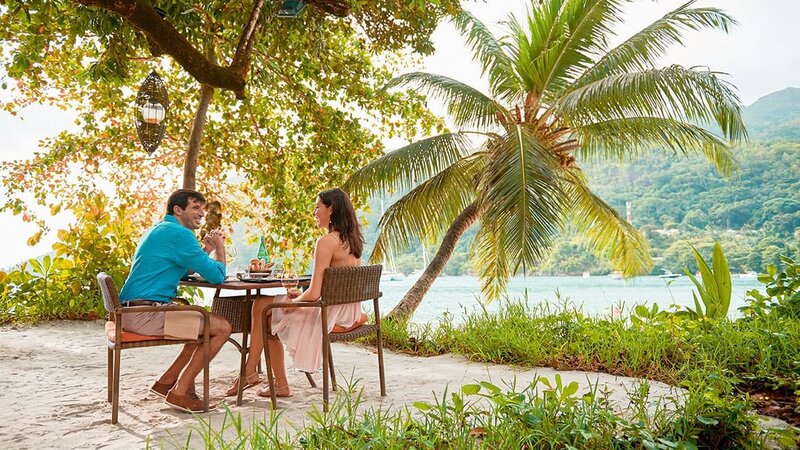 Seychelles-Mahé-Constance-Ephelia-Resort-koppel-Cyann-Restaurant