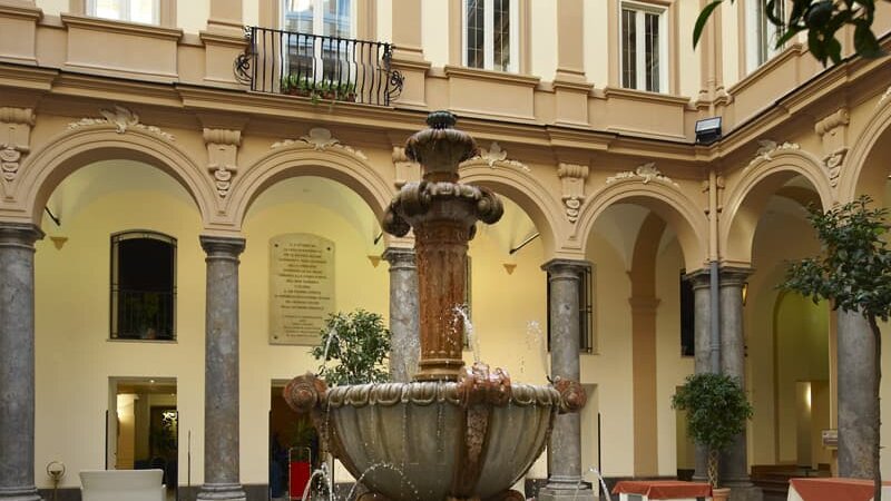Sicilie-Noord-Sicilie-Palermo-Grand-hotel-Piazza-Brosa-fontein
