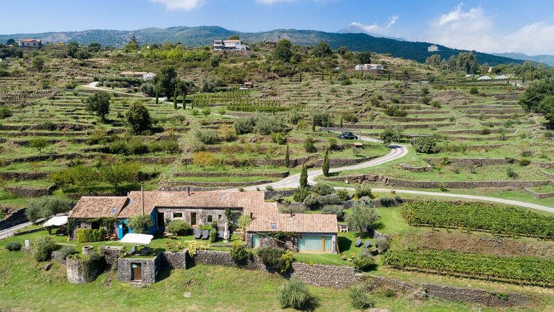 Sicilie-Oost-Sicilie-Monaci-delle-Terre-Nere-luchtfoto-2