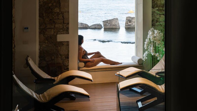 Sicillie-Zuidoost-Sicilie-Re-Dionisio-Boutique-Hotel-wellness-vrouw