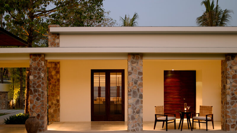 Siem-Reap-Amansara-courtyard-room