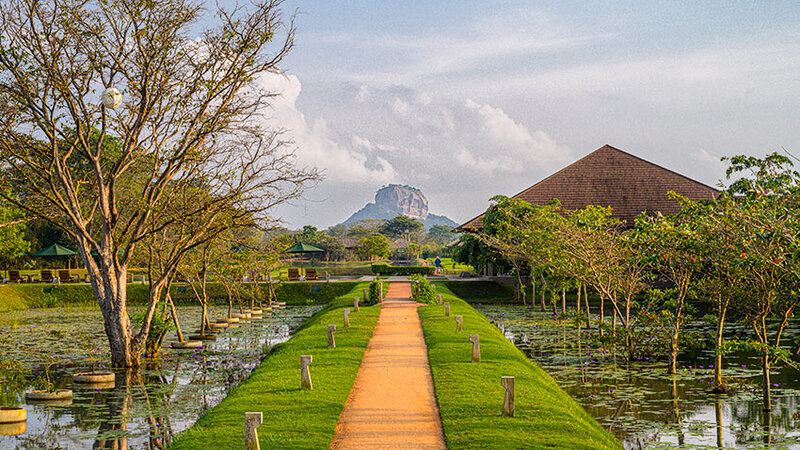 Sri-Lanka-Sigiriya-Hotel-Water-Garden-omgeving3