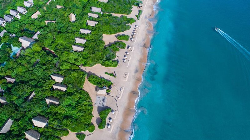 Sri-Lanka-Trincomalee-Jungle-Beach-luchtfoto-met-de-zee