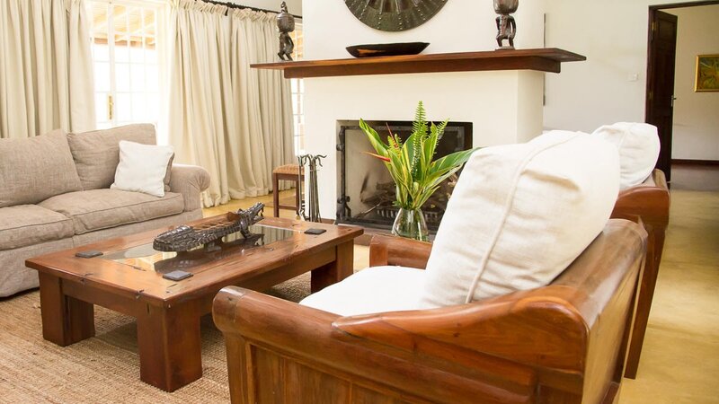 Tanzania-Arusha-legendary-lodge-Kahawa-cottage-woonkamer