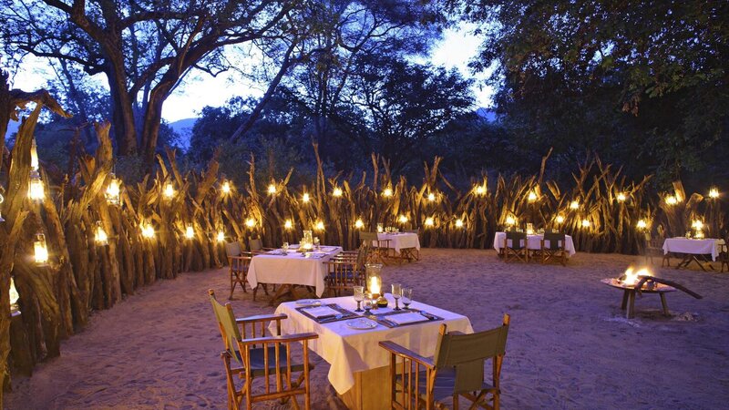 Tanzania-Lake-Manyara-&Beyond-Lake-Manyara-Tree-Lodge-avond-diner