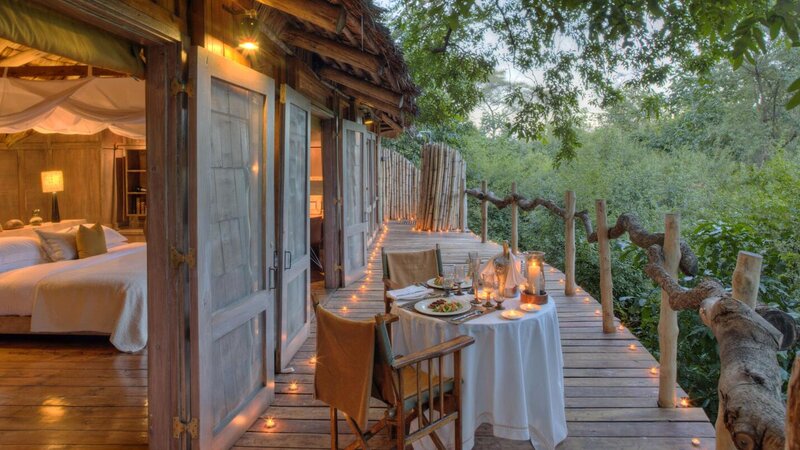 Tanzania-Lake-Manyara-&Beyond-Lake-Manyara-Tree-Lodge-diner-op-het-terras