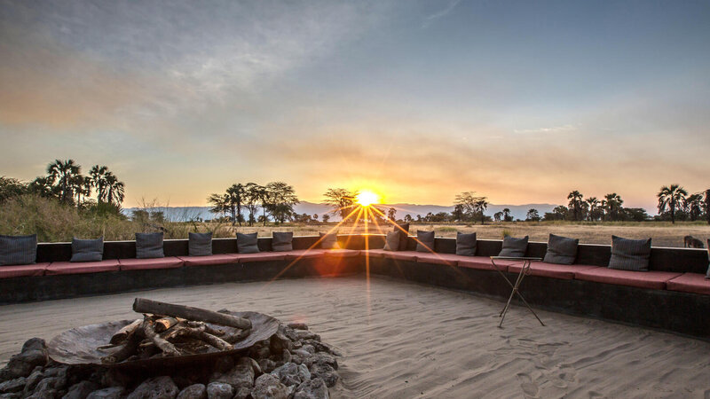 Tanzania-Lake-Manyara-Chem-Chem-Lodge-kampvuur-zonsondergang