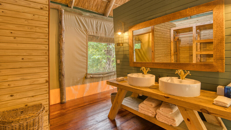 Tanzania-Mahale-Mountains-Mbali-Mbali-Mahale-Lodge-badkamer