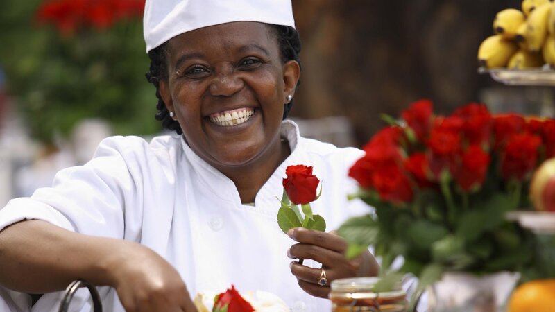 Tanzania-Ngorongoro-Crater-Lodge-catering-dame