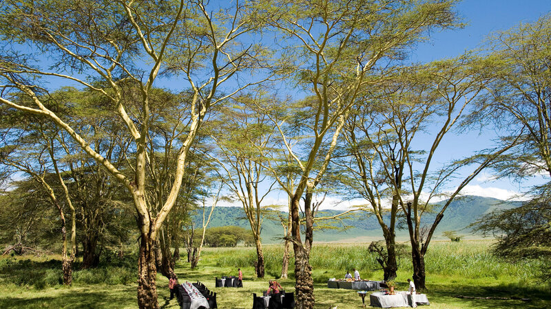 Tanzania-Ngorongoro-Crater-Lodge-catering-set-up-tuin
