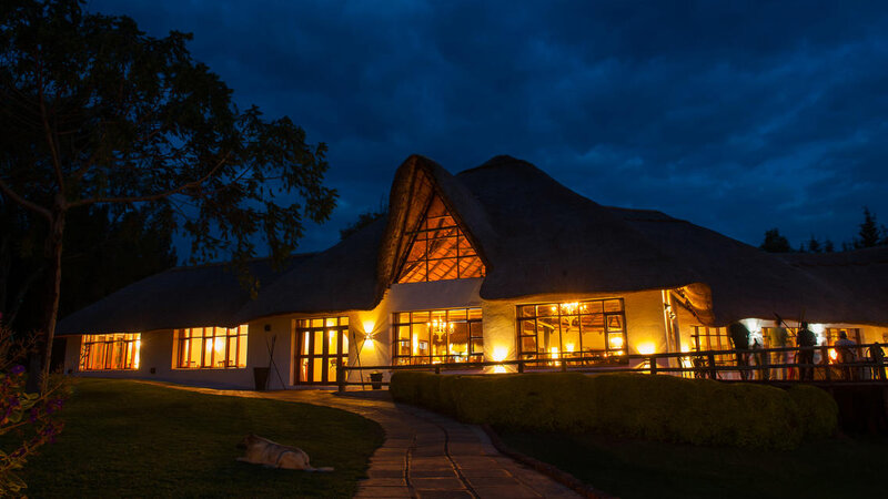 Tanzania-Ngorongoro-Farm House-Farm House bij avond