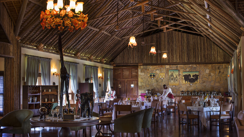 Tanzania-Ngorongoro-Neptune-Luxury-Lodge-restaurant-binnen