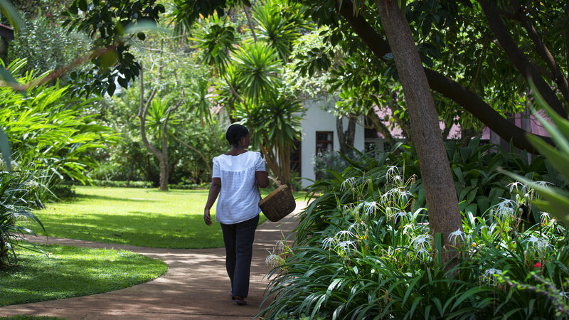 Tanzania-ngorongoro-The-Plantation-Lodge-tuin-roomservice