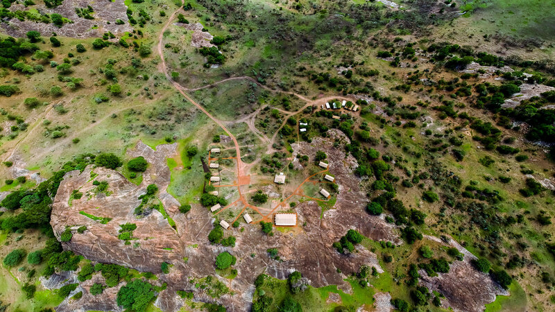 Tanzania-Sanctuary-Kichakani-Serengeti-Camp-luchtfoto