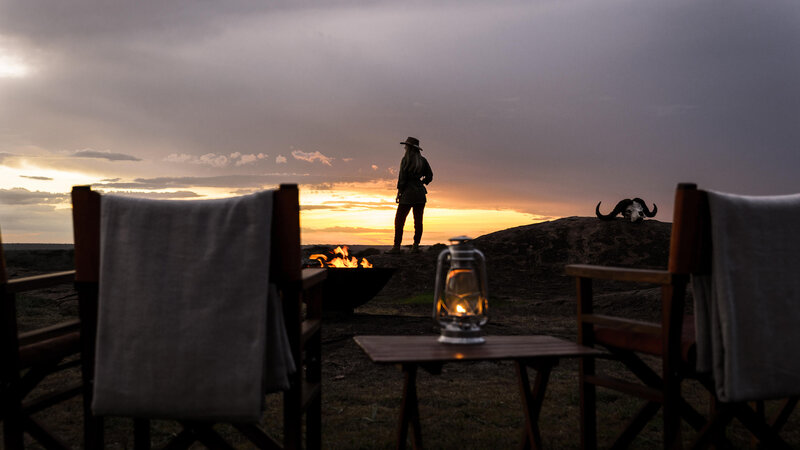 Tanzania-Sanctuary-Kichakani-Serengeti-Camp-sfeerbeeld-kampvuur