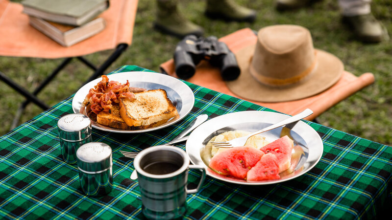 Tanzania-Sanctuary-Kichakani-Serengeti-Camp-sfeerbeeld-ontbijt