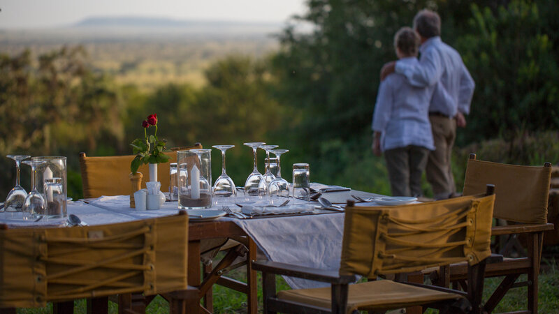 Tanzania-Serengeti NP-Elewana-Serengeti-Pioneer-Camp-diner-tafel
