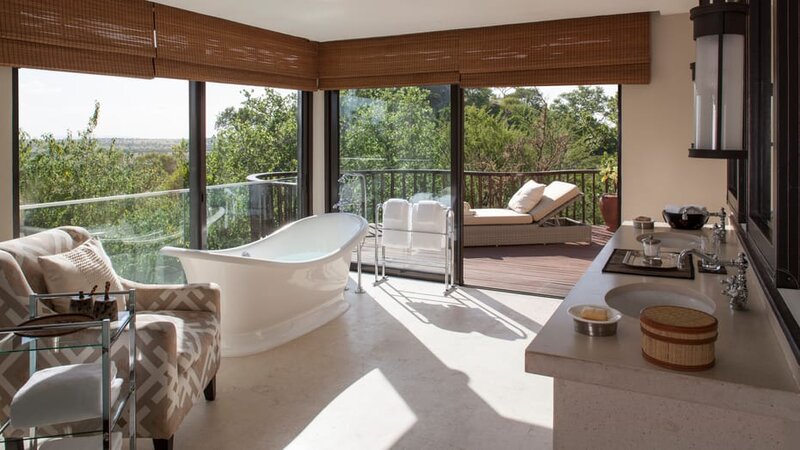 Tanzania-Serengeti NP-Four-Seasons-Safari-Lodge-Presidential-villa-badkamer