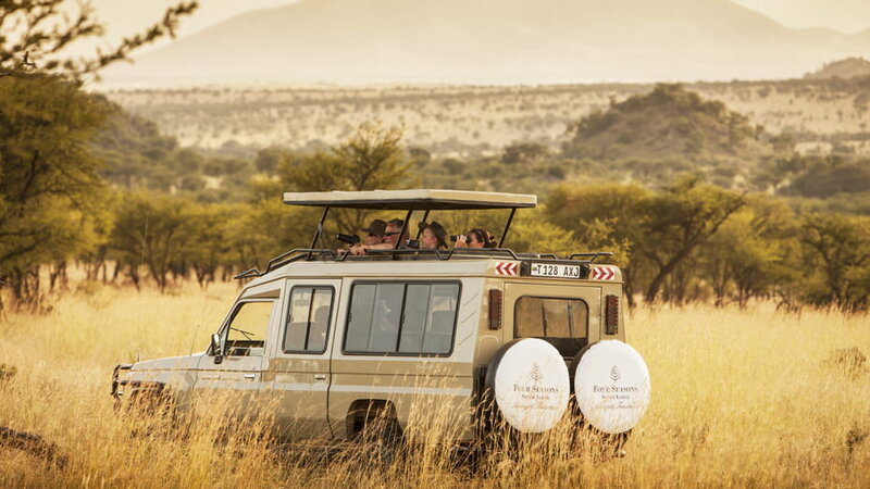 Tanzania-Serengeti NP-Four-Seasons-Safari-Lodge-safari-jeep