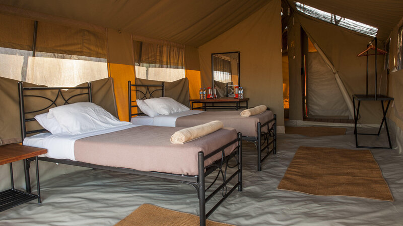 Tanzania-Serengeti NP-Serengeti Ndutu Kati Kati Tented Camp-interieur-tent-bedden