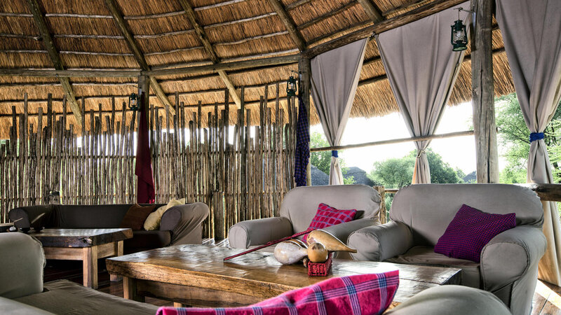 Tanzania-Tarangire-Mbali-Mbali-Tarangire-River-Camp-hoofdgebouw-zetels