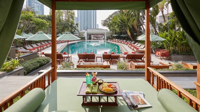 Thailand-Bangkok-Hotel-Mandarin-Oriental-Bangkok-cabana-zwembad