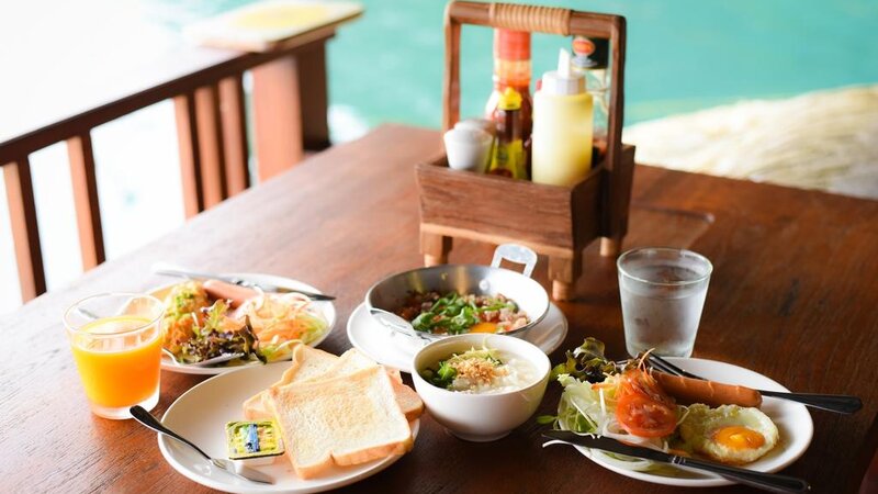 Thailand-Khao-Sok-Hotel-Panvaree-The-Greenery-ontbijt