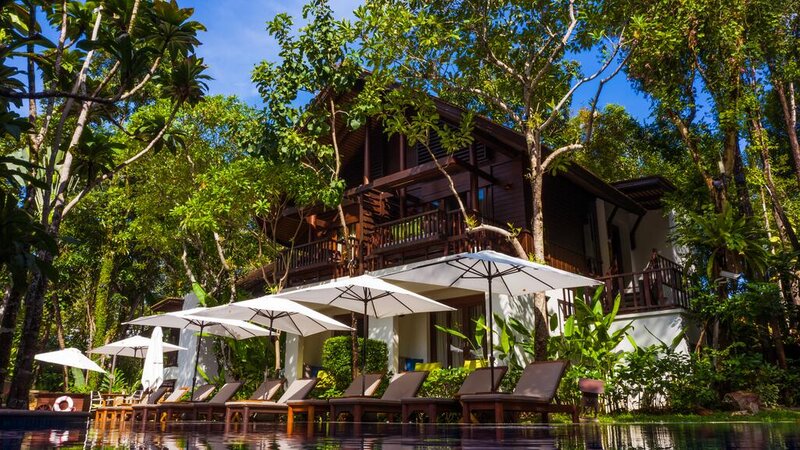Thailand-Krabi-Hotel-The-Tubkaak-Krabi-Boutique-resort-zwembad-ligbedden