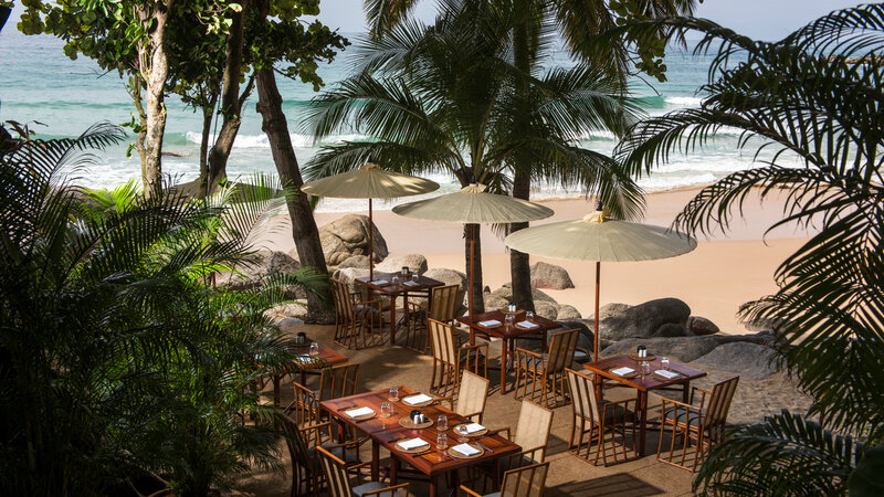Thailand-Phuket-Hotel-Amanpuri-beach-dining