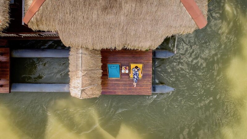 Thailand-River-Kwai-Hotel-The-Float-House-terras-luchtfoto