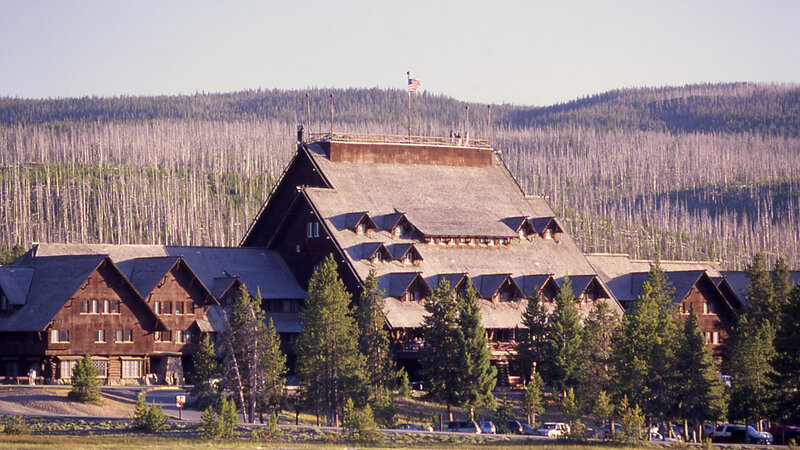 USA-Hotel-Yellowstone-Old-Faithful-Inn-1