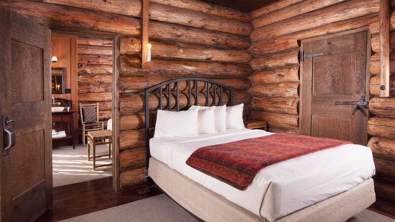 USA-Hotel-Yellowstone-Old-Faithful-Inn-3