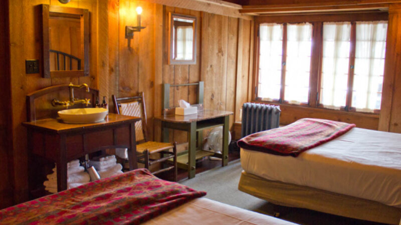 USA-Hotel-Yellowstone-Old-Faithful-Inn-4