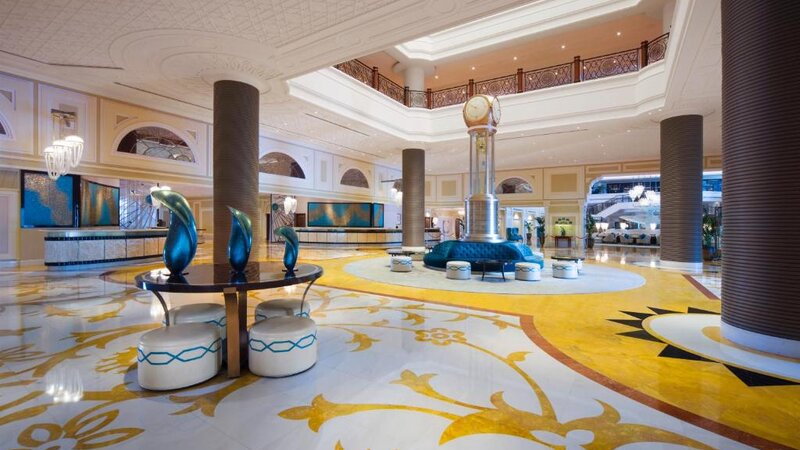 VAE-Ras Al Khaimah-Waldorf Astoria-lobby
