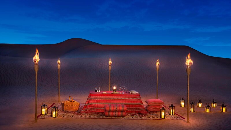 VAE-woestijn-Al Maha Desert Resort-privé picknick in de duinen