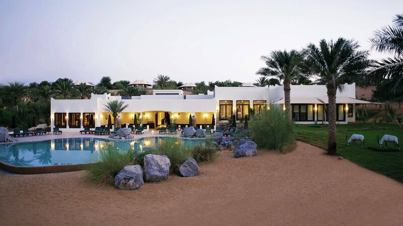 VAE-woestijn-Al Maha Desert Resort-spa zwembad