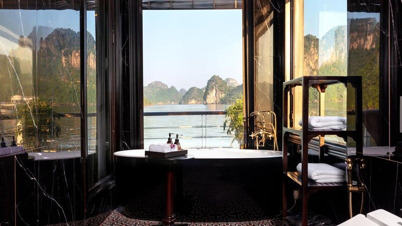 Vietnam-Halong-Bay-Orchid-Premium-Cruise-badkamer-ligbad