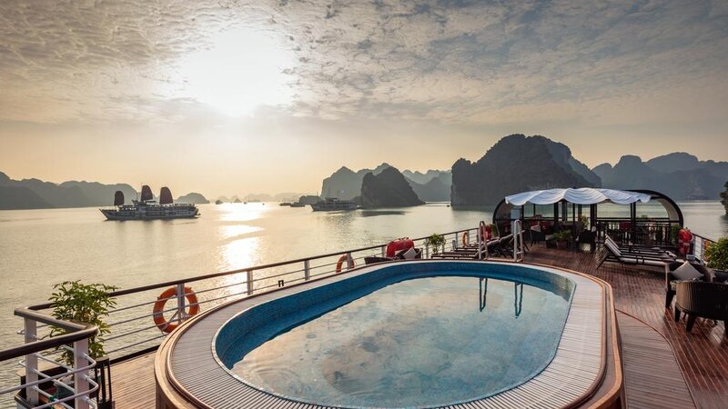 Vietnam-Halong-Bay-Orchid-Premium-Cruise-jacuzzi