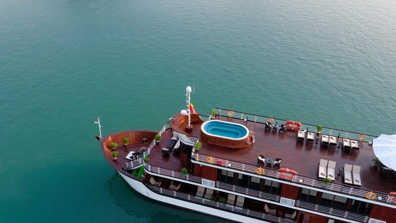 Vietnam-Halong-Bay-Orchid-Premium-Cruise-Schip-luchtfoto-3