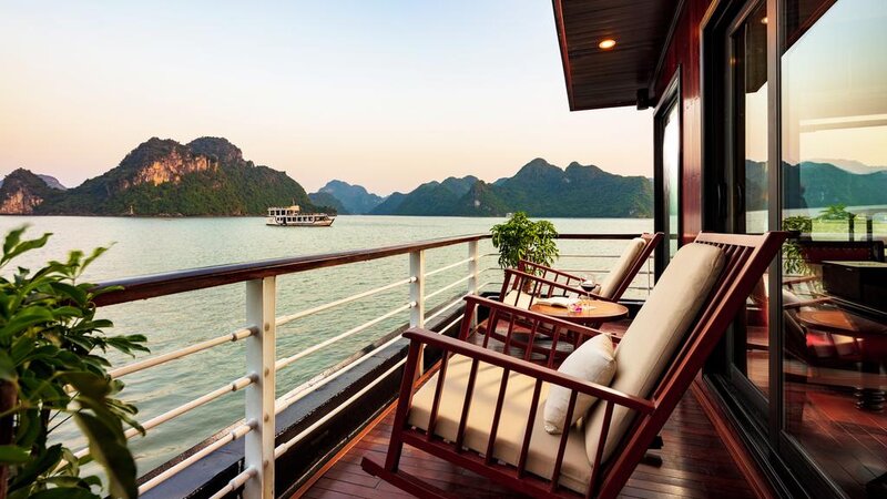 Vietnam-Halong-Bay-Orchid-Premium-Cruise-terras-kajuit