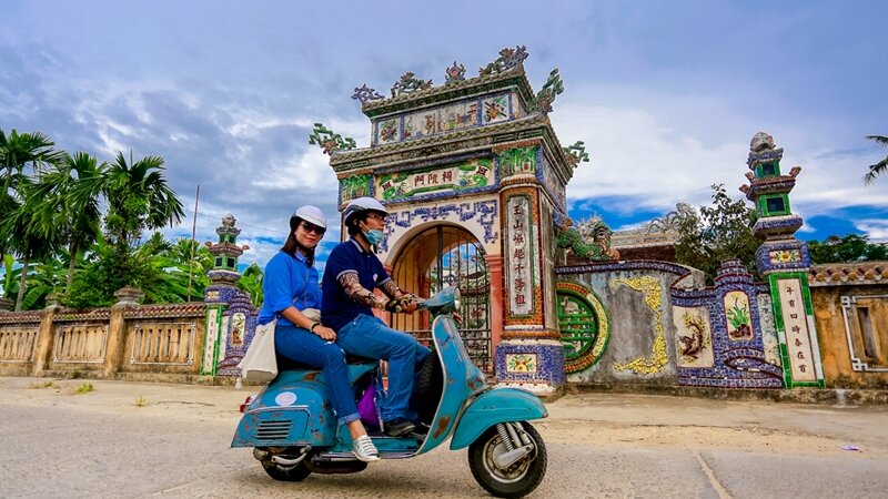 Vietnam-Hue-Excursie-Rural-Life-Discovery-in-Hue-by-Vintage-Vespa-2