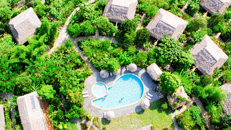 Vietnam-Mai-Chau-Ecolodge-Mai-Chau-zwembad-luchtfoto