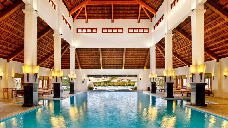 Vietnam-Ninh-Binh-Emeralda-Resort-binnen-zwembad